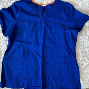 V neck scrub top with pockets